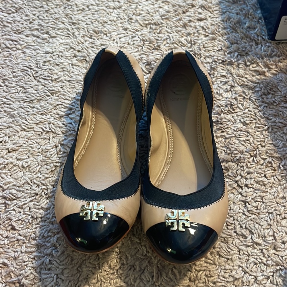 Tan and black tory Burch flats